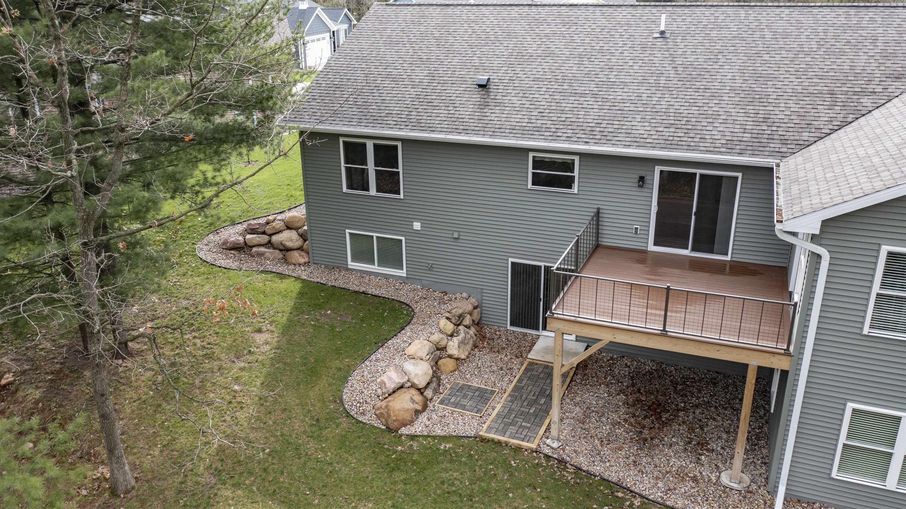 564 Hart Court Waupaca, WI 54981 - Photo 2 of 29