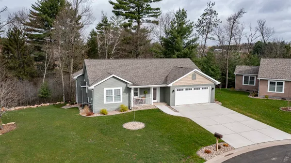 $569,900 | 564 Hart Court, Waupaca, WI 54981