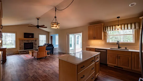 $569,900 | 564 Hart Court, Waupaca, WI 54981