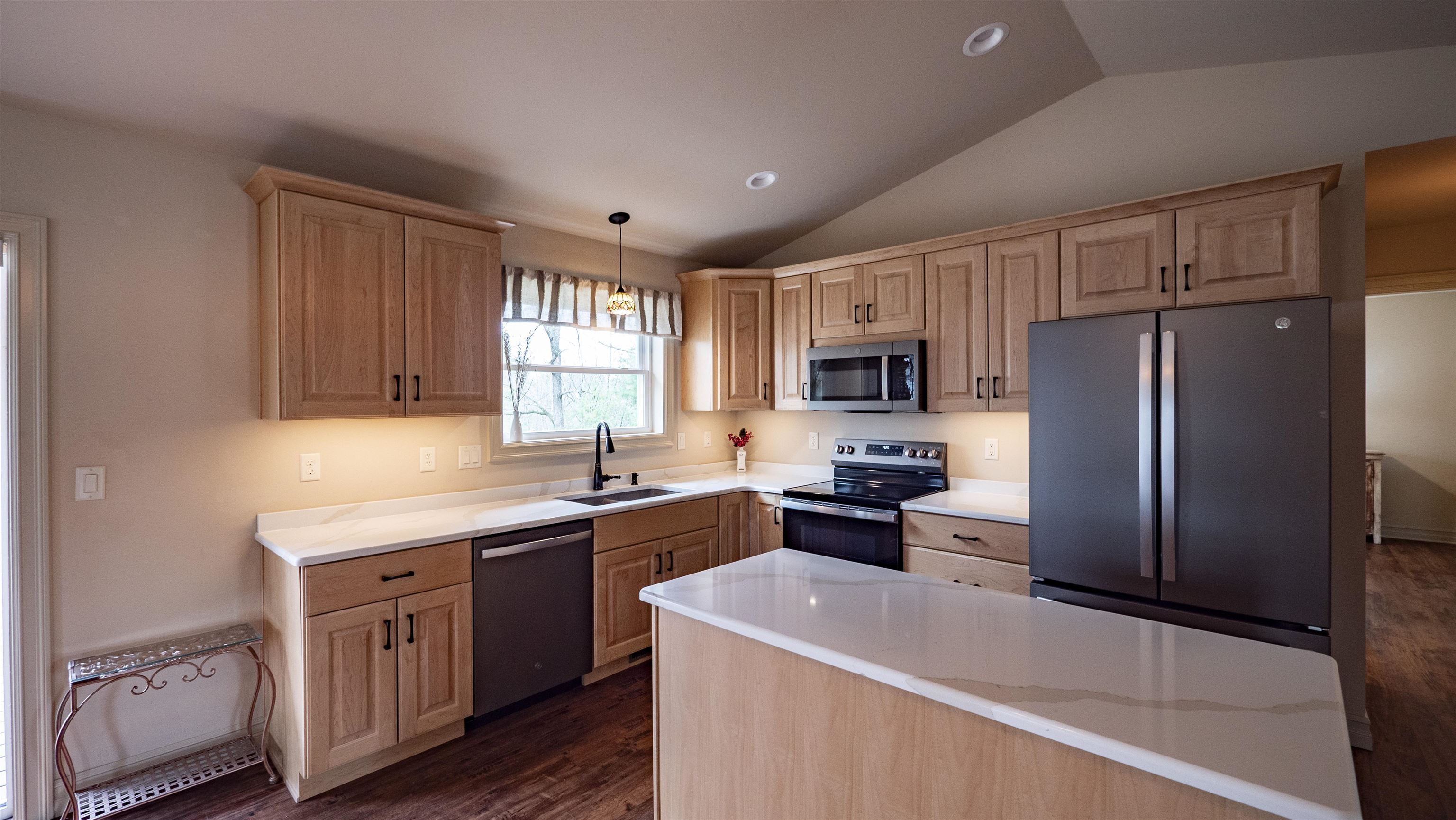 564 Hart Court Waupaca, WI 54981 - Photo 7 of 29