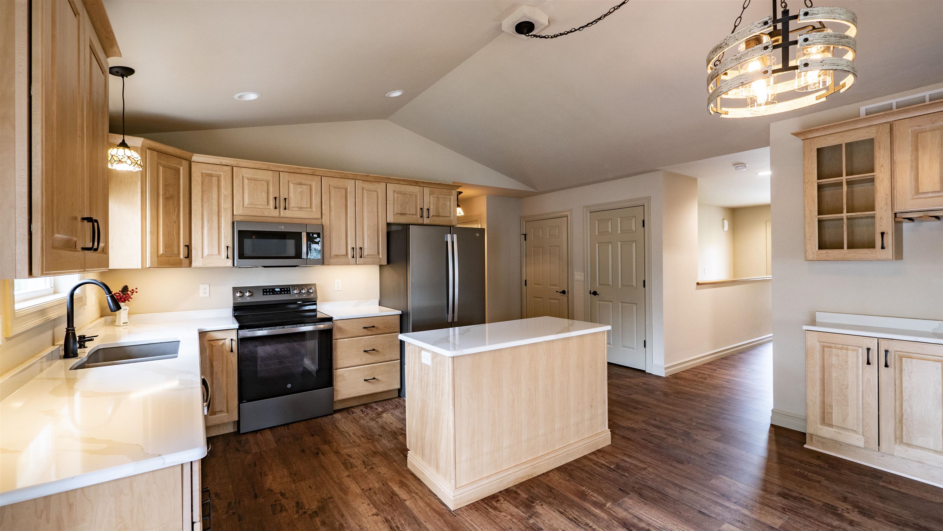 564 Hart Court Waupaca, WI 54981 - Photo 8 of 29