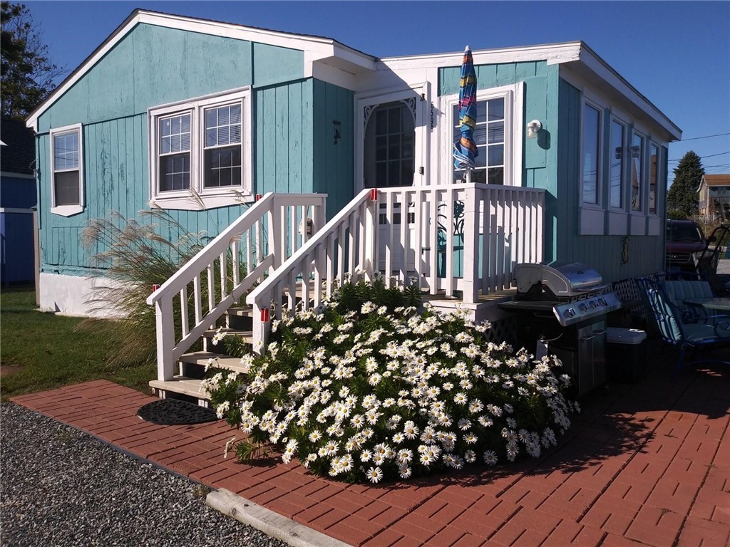 659 Succotash Road South Kingstown, RI 02879 - Photo 2 of 28