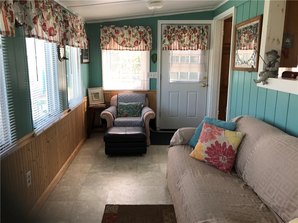 659 Succotash Road South Kingstown, RI 02879 - Photo 6 of 28 Living Area
