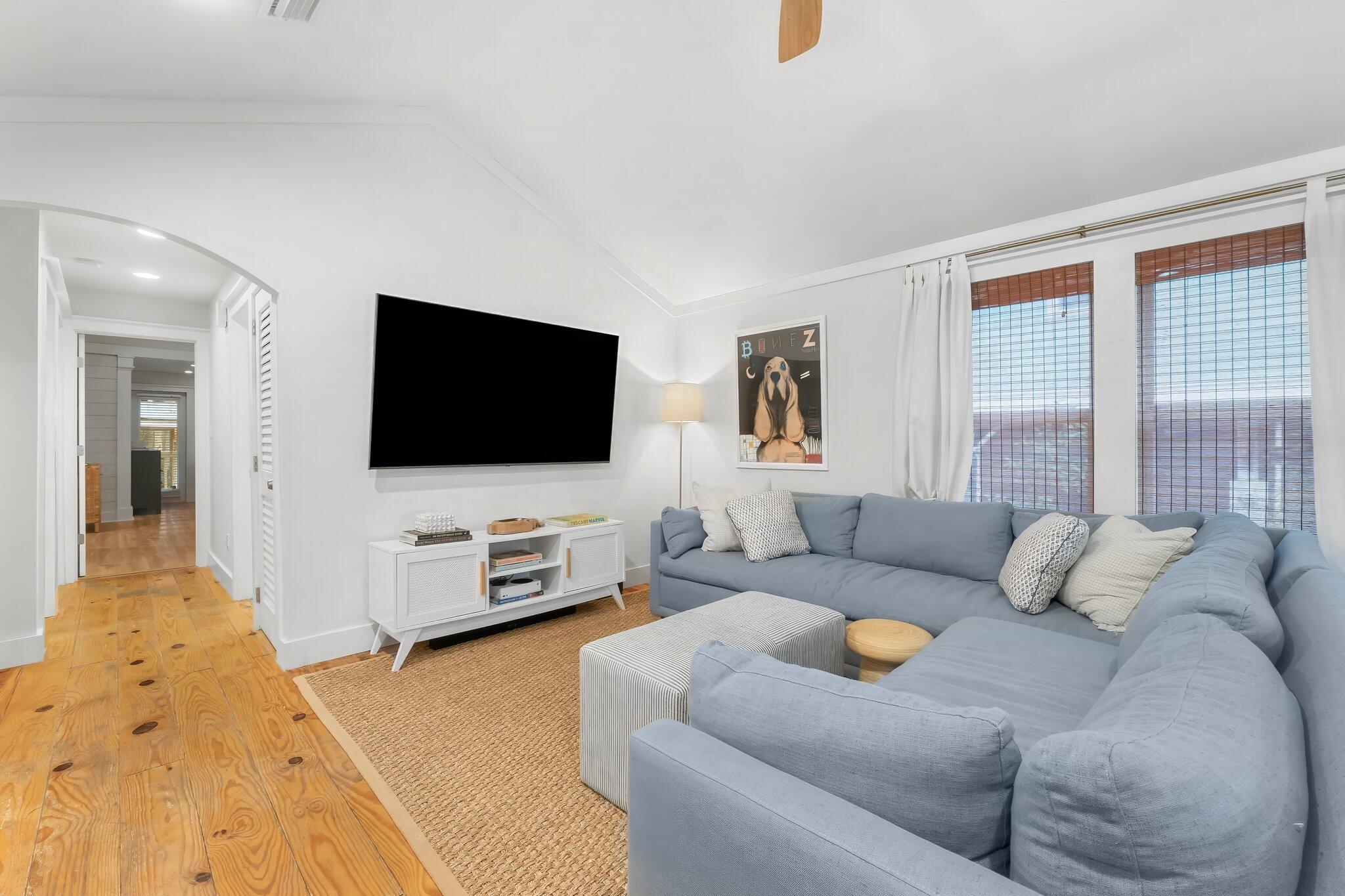 11-77 E Georgie St-12