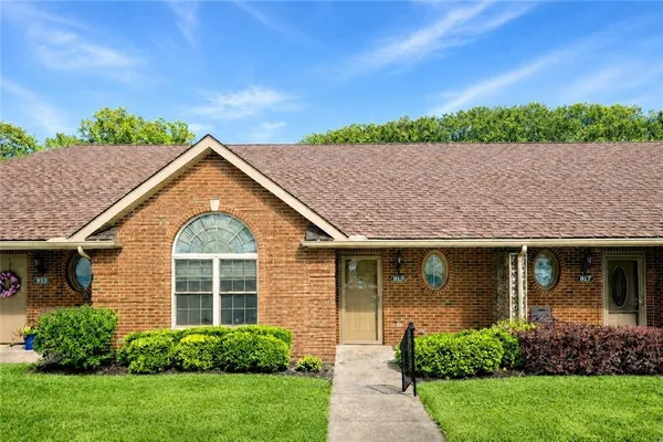 $2,000 | 815 Village Drive, Pittsburgh, PA 15237