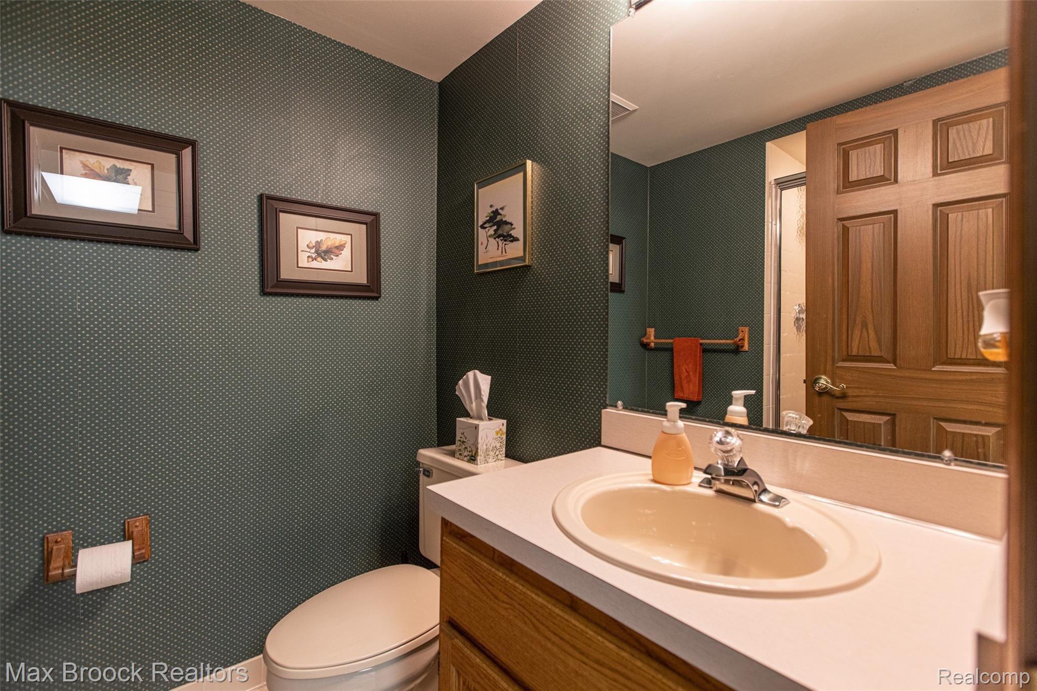 624 Foxhall Road Bloomfield Hills, MI 48304 - Photo 25 of 29 Basement Bath.jpg