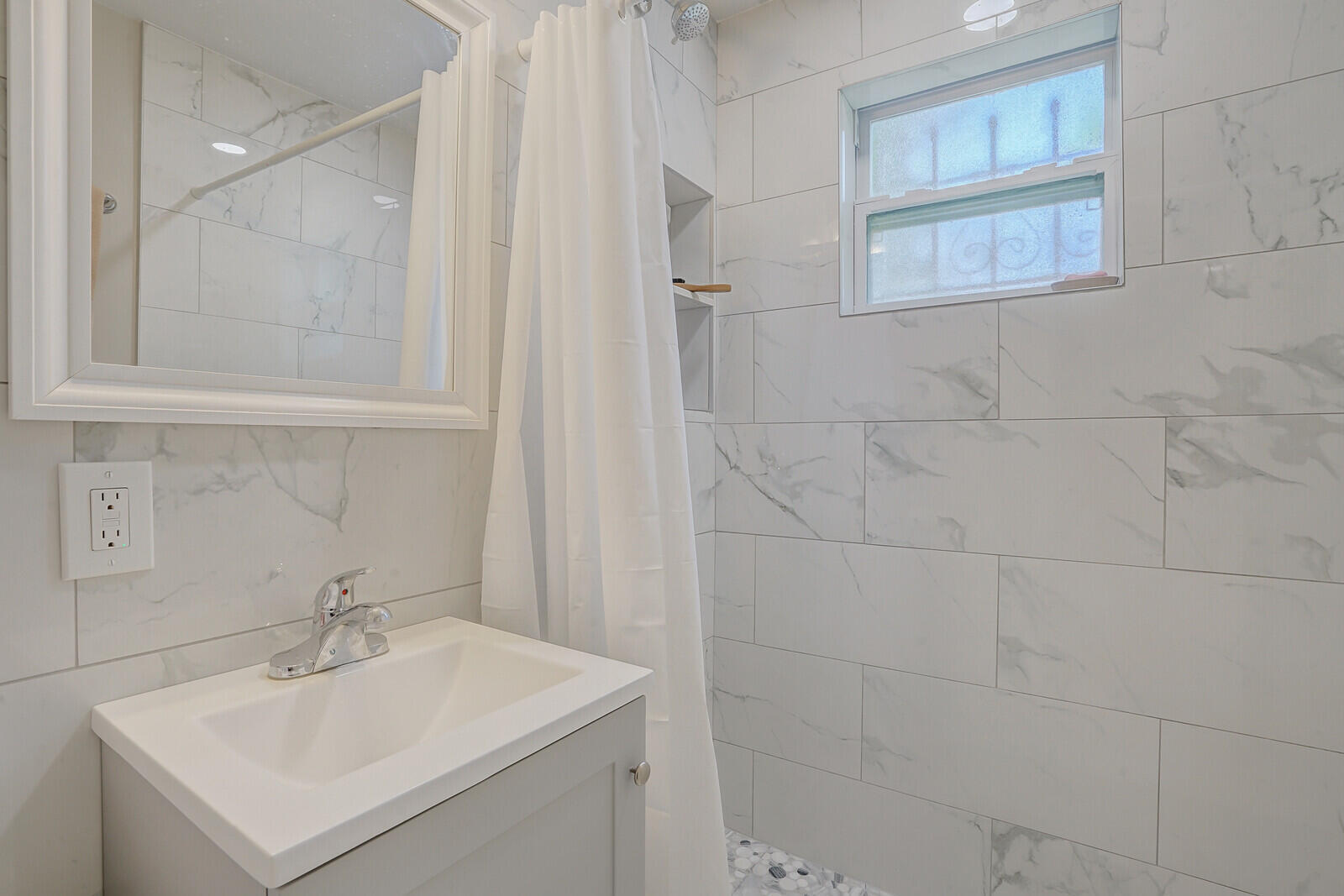 1225 West 10th Street, Unit APARTMENT B Riviera Beach, FL 33404 - Photo 11 of 13 20240801044256078765000000-o