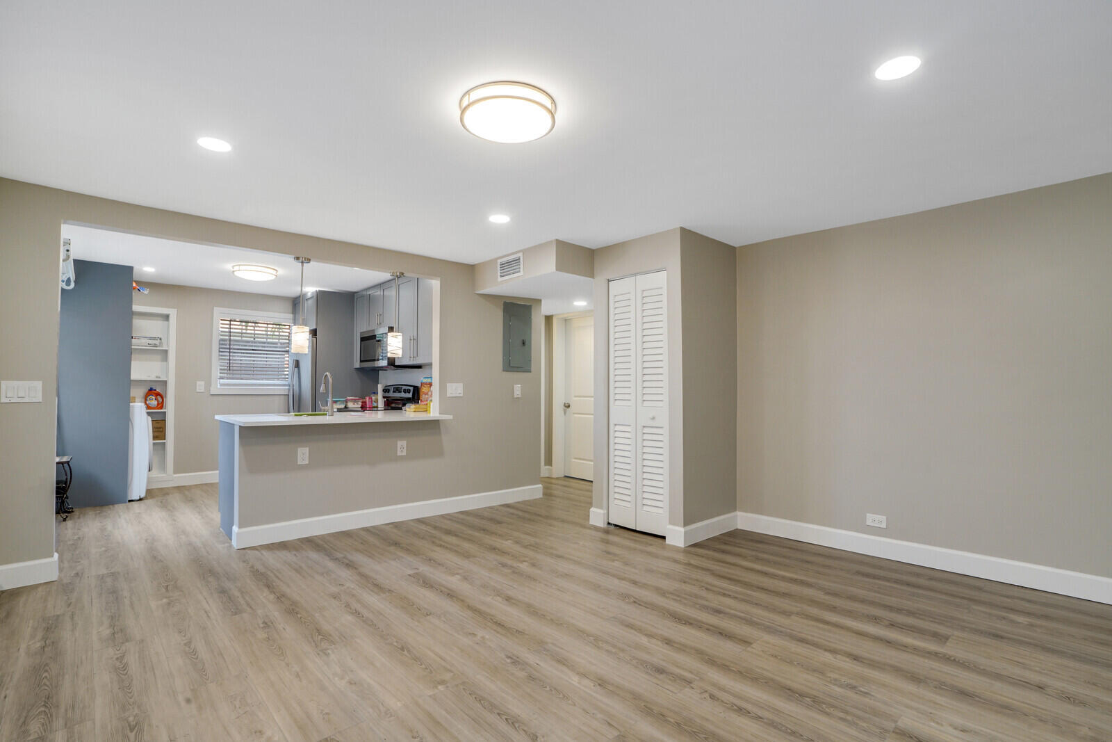1225 West 10th Street, Unit APARTMENT B Riviera Beach, FL 33404 - Photo 2 of 13 20240801044242690425000000-o