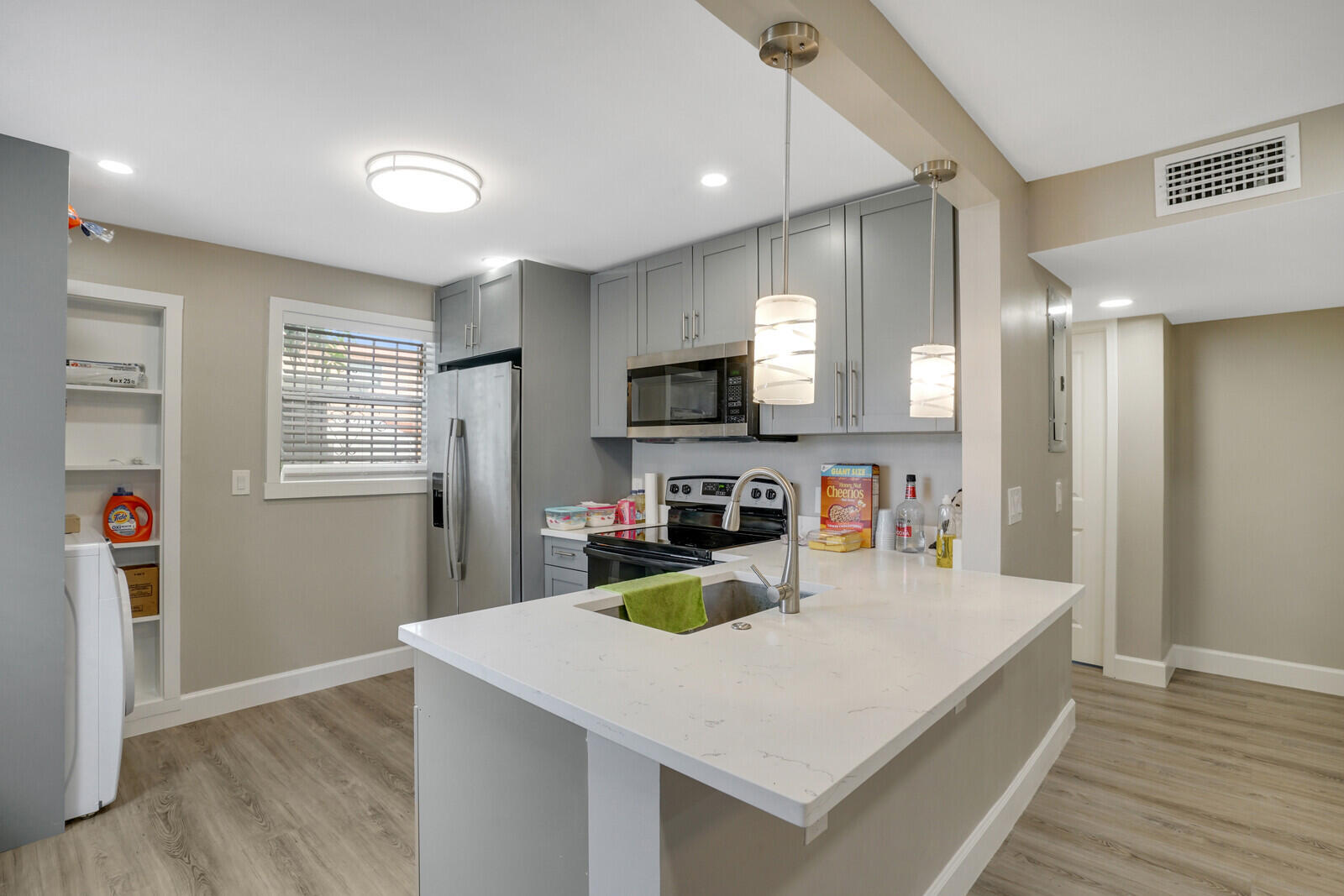 1225 West 10th Street, Unit APARTMENT B Riviera Beach, FL 33404 - Photo 5 of 13 20240801044247170163000000-o