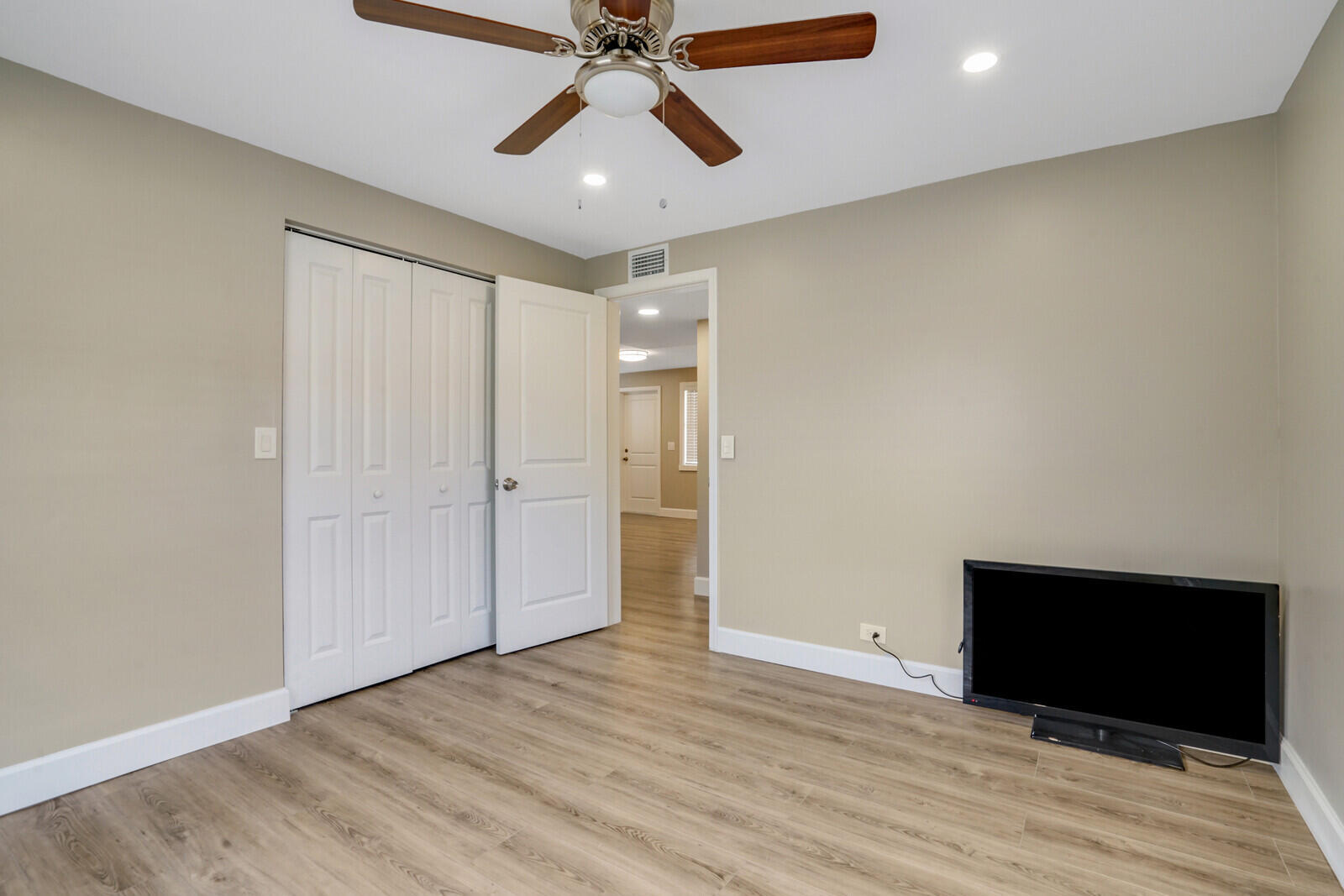 1225 West 10th Street, Unit APARTMENT B Riviera Beach, FL 33404 - Photo 10 of 13 20240801044254331793000000-o