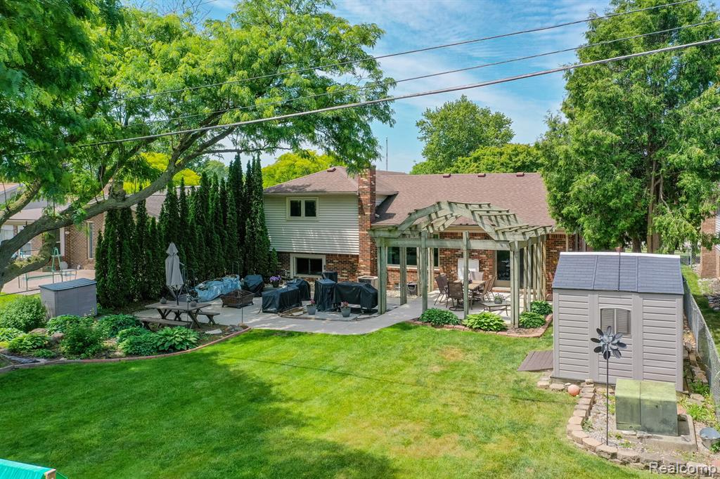 47470 Barbara Road Macomb, MI 48044 - Photo 4 of 31