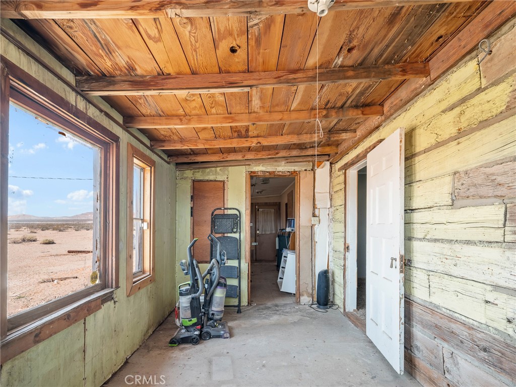 19876 Stoddard Wells Road Apple Valley, CA 92307 - Photo 22 of 40 a view of an empty room