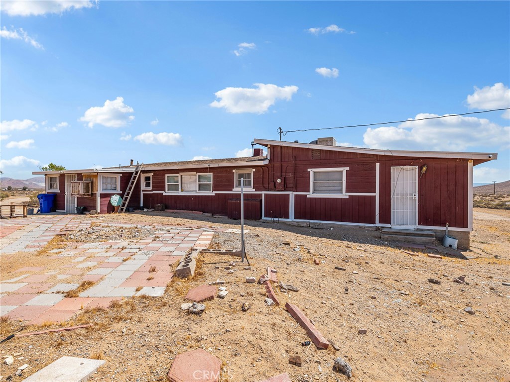 19876 Stoddard Wells Road Apple Valley, CA 92307 - Photo 30 of 40 a view of a house with a snow in the yard