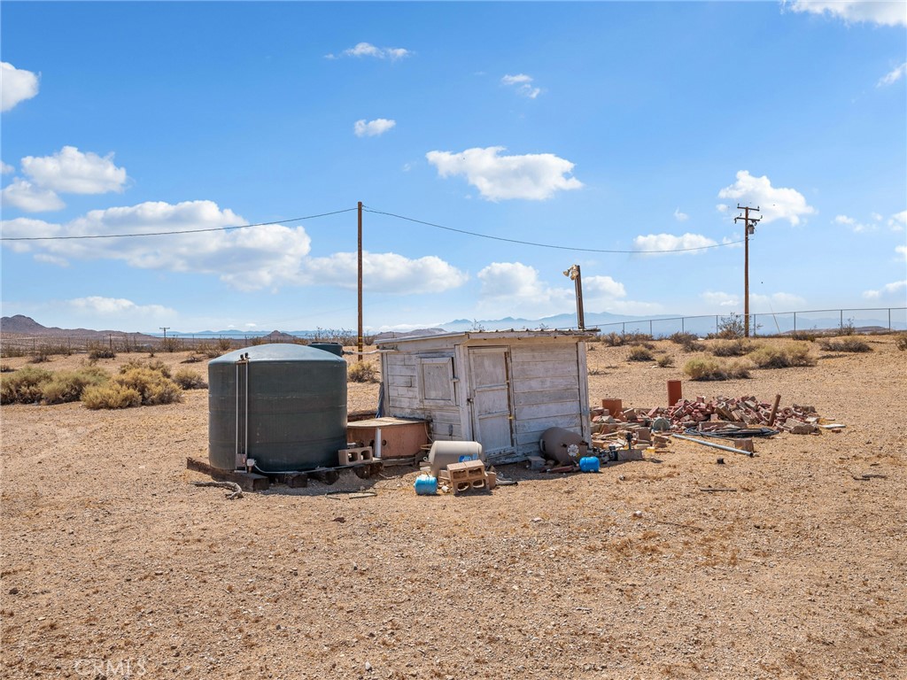 19876 Stoddard Wells Road Apple Valley, CA 92307 - Photo 31 of 40 a view of a terrace