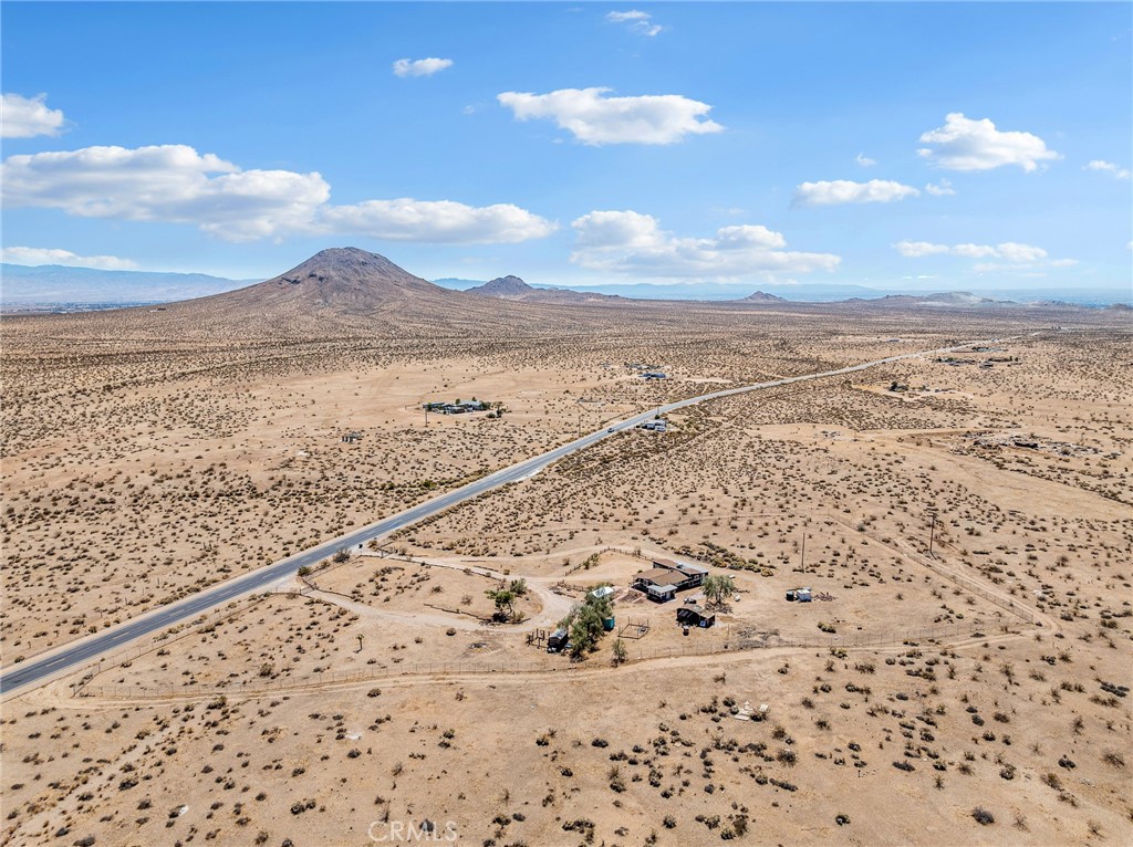 19876 Stoddard Wells Road Apple Valley, CA 92307 - Photo 38 of 40 a view of ocean view and mountain