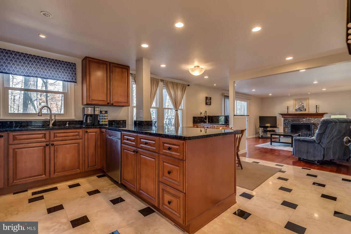 2285 Dosinia Court Reston, VA 20191 - Photo 4 of 29 2285 Dosinia Ct Reston