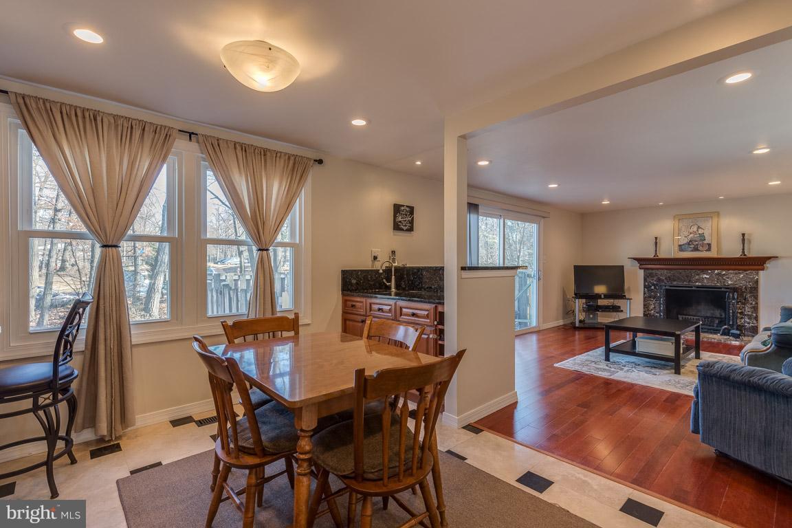 2285 Dosinia Court Reston, VA 20191 - Photo 8 of 29 Breakfast Room