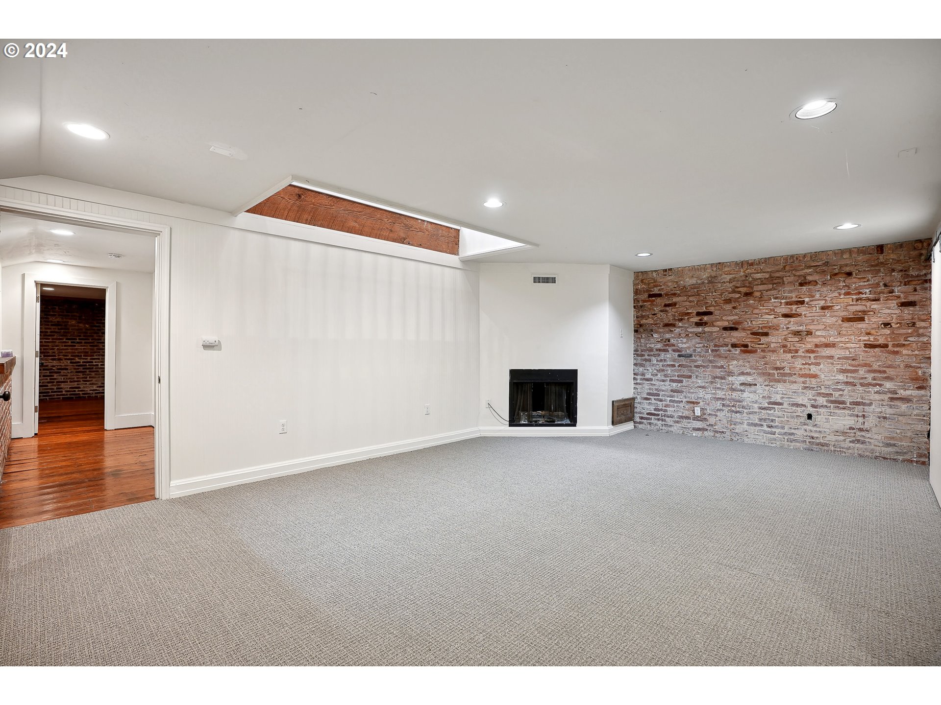 3903 North Michigan Avenue Portland, OR 97227 - Photo 11 of 47 a view of an empty room