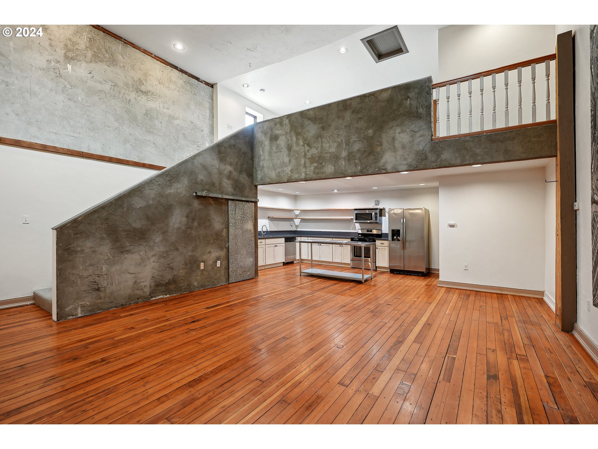 3903 North Michigan Avenue Portland, OR 97227 - Photo 16 of 47 a view of empty room with wooden floor