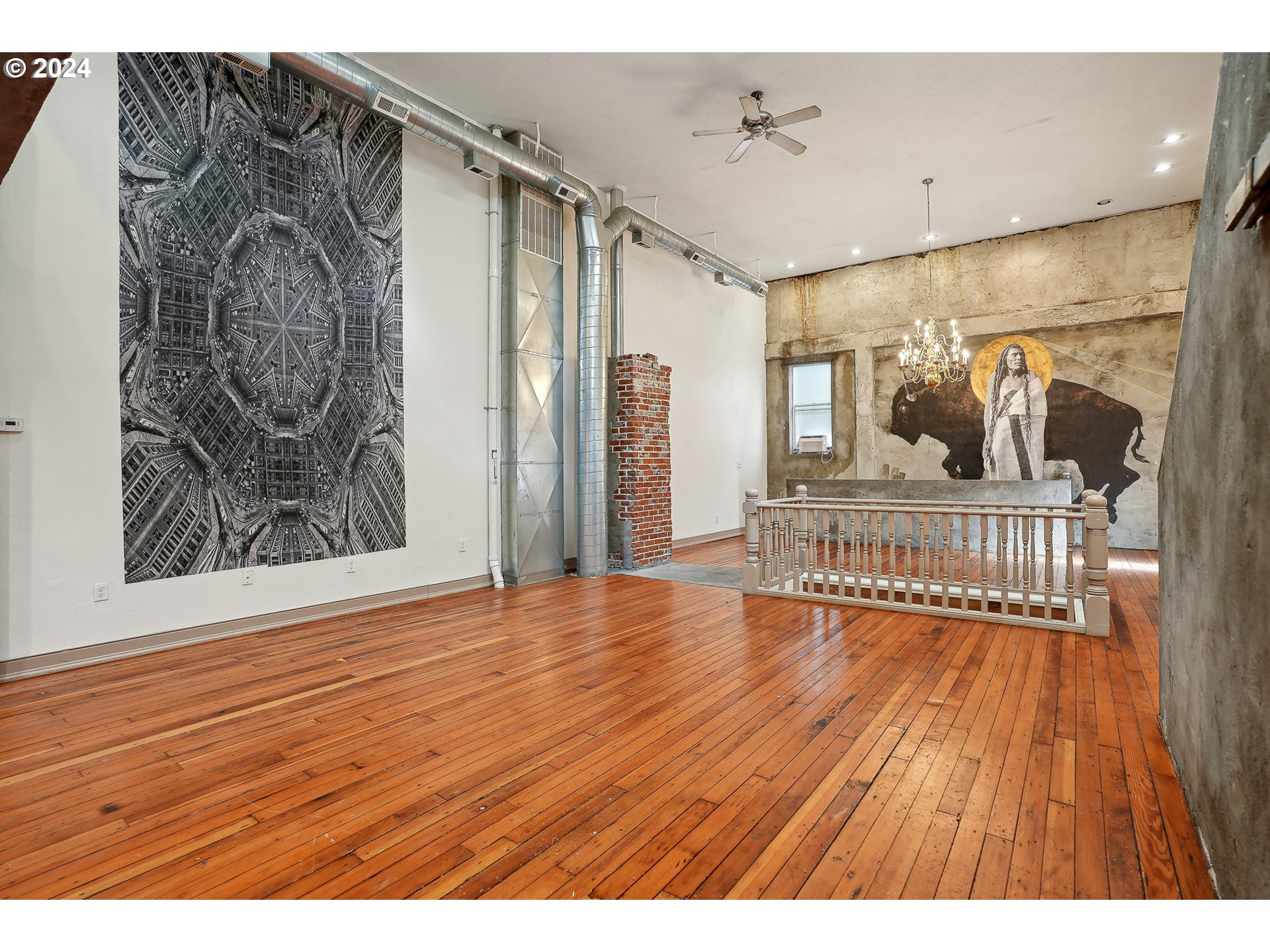 3903 North Michigan Avenue Portland, OR 97227 - Photo 23 of 47 a view of a room with wooden floor