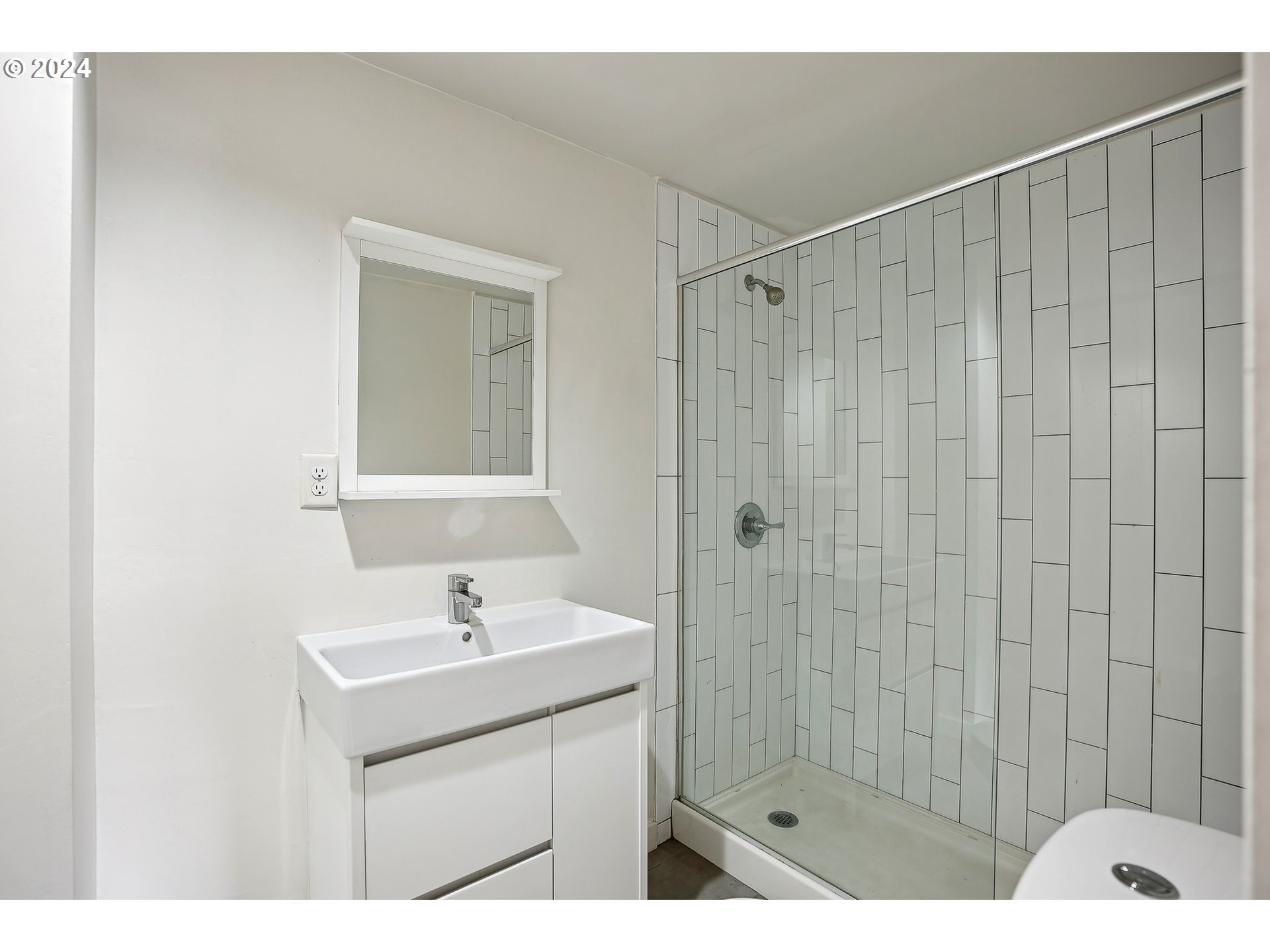 3903 North Michigan Avenue Portland, OR 97227 - Photo 27 of 47 a bathroom with a shower a sink and a mirror