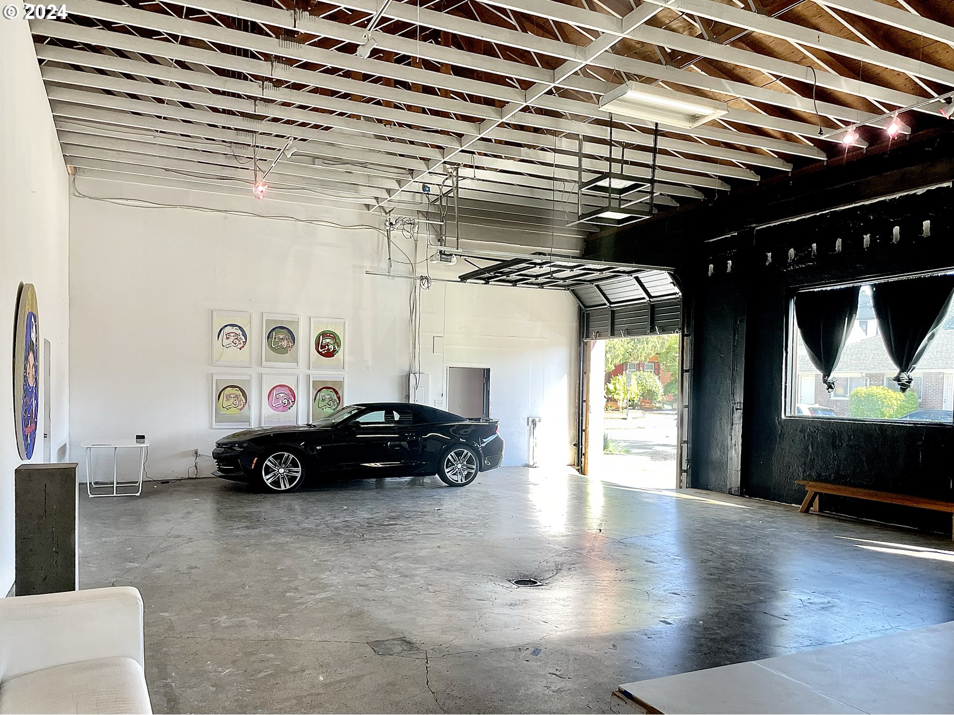 3903 North Michigan Avenue Portland, OR 97227 - Photo 35 of 47 a living room with furniture