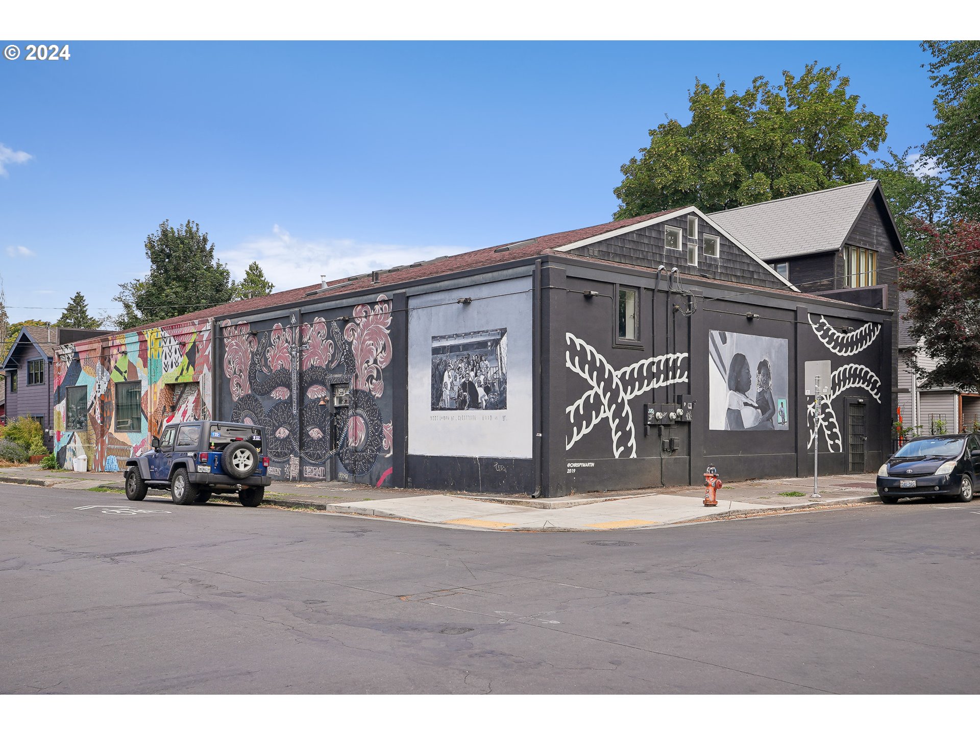 3903 North Michigan Avenue Portland, OR 97227 - Photo 5 of 47 a view of building with car parked