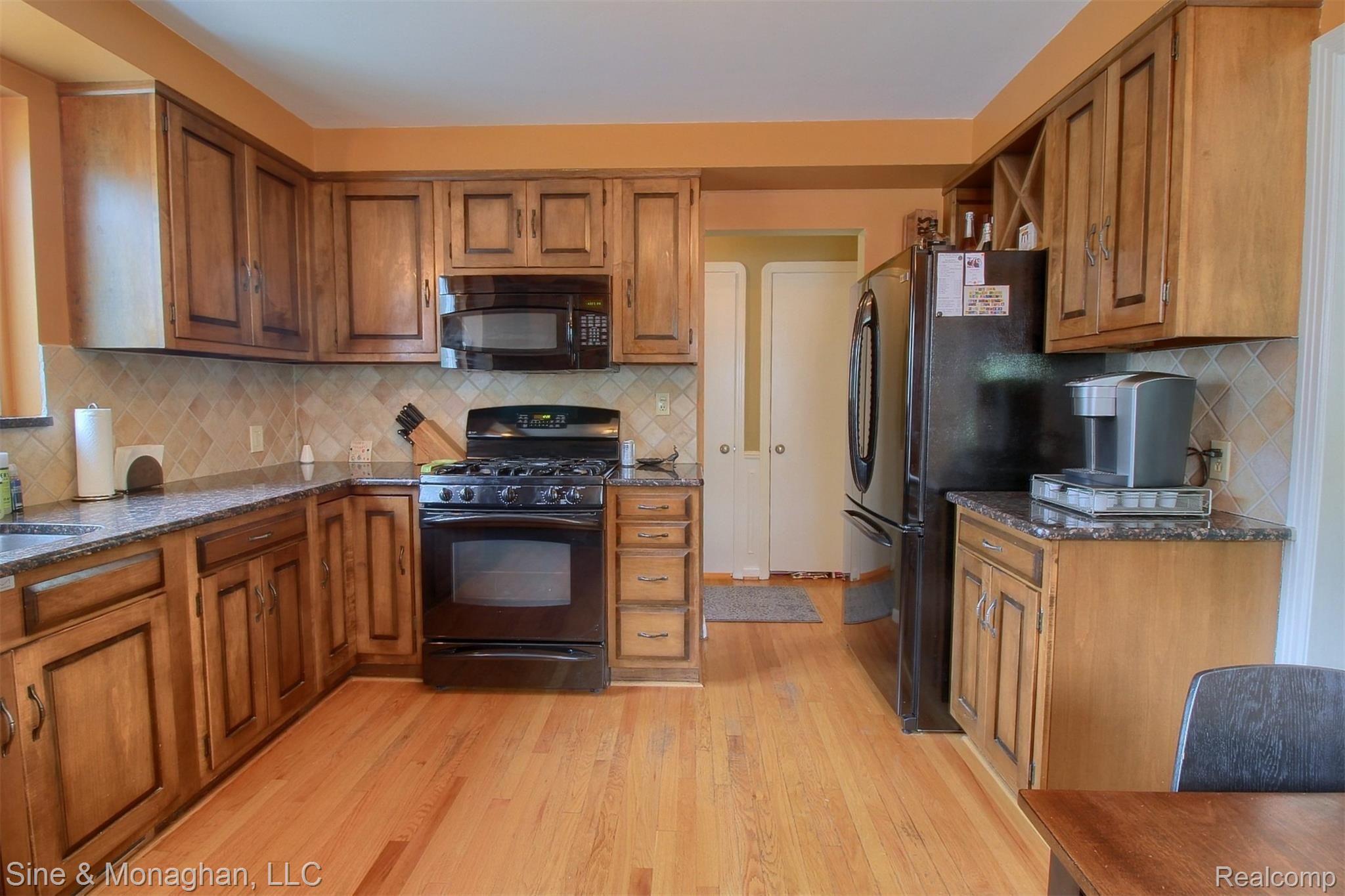 1354 Whittier Road Grosse Pointe, MI 48230 - Photo 7 of 40 11-Kitchen.jpg