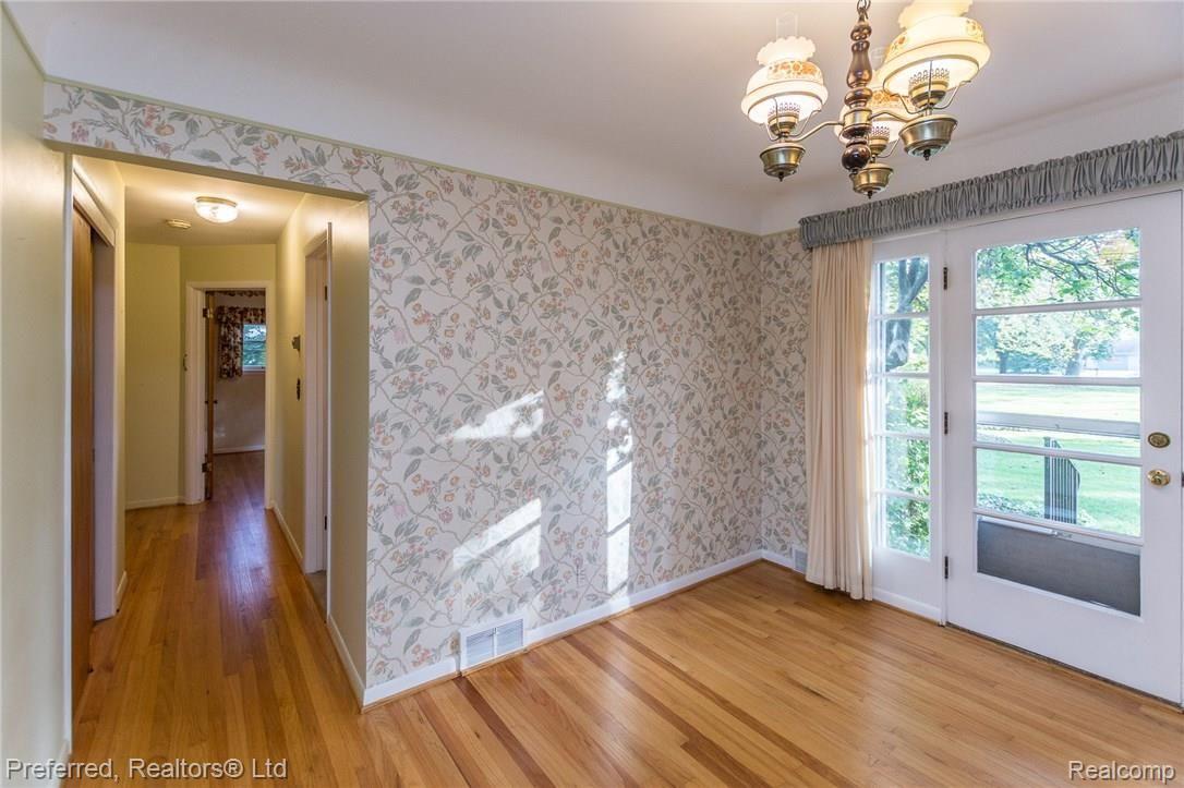 28244 Peppermill Road Farmington, MI 48331 - Photo 7 of 28 DSC_1853.jpg