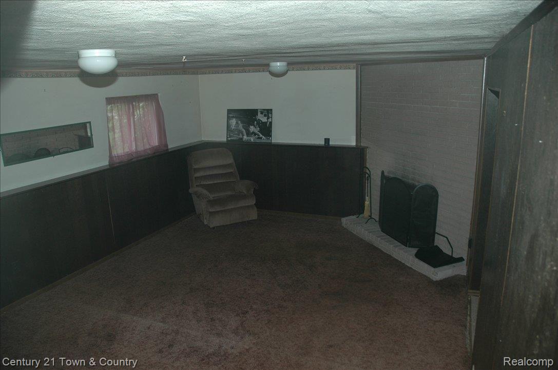 25124 Peter Kaltz Road Warren, MI 48091 - Photo 9 of 13 Family Room