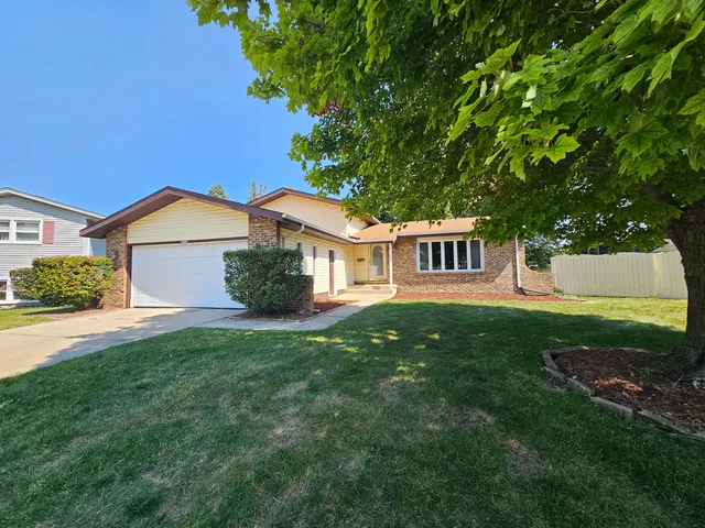 $356,500 | 9123 Crestwood Court, Munster, IN 46321