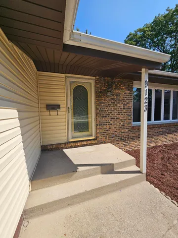 $356,500 | 9123 Crestwood Court, Munster, IN 46321