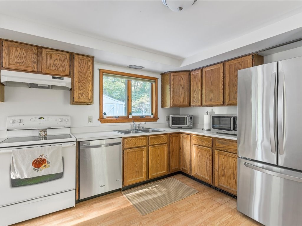 72 Ashaway Road Westerly, RI 02891 - Photo 5 of 27