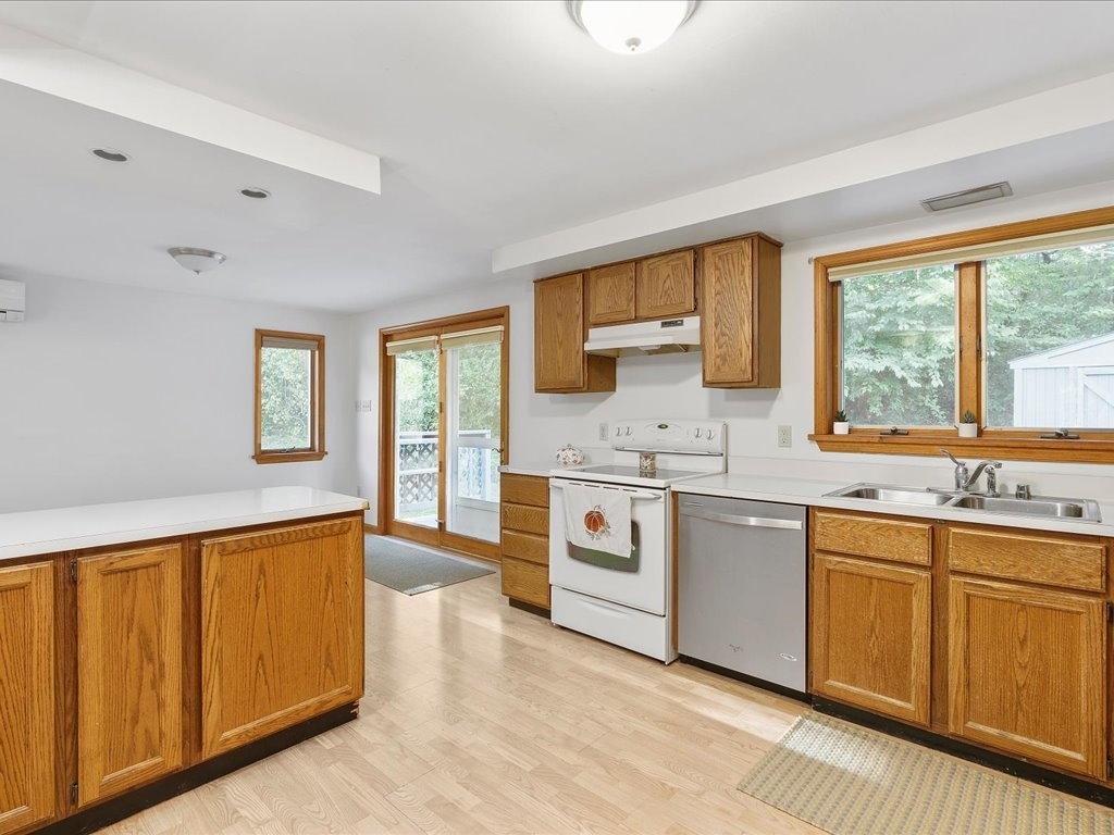 72 Ashaway Road Westerly, RI 02891 - Photo 6 of 27