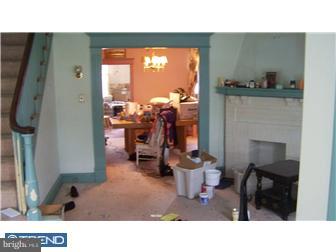 233 Wembly Road Upper Darby, PA 19082 - Photo 3 of 7 Living Room