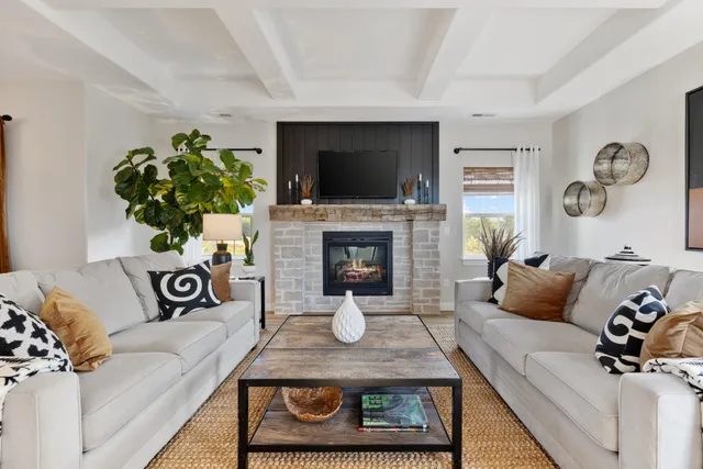 $374,500 | 1867 Woodland Way, Unit 4214, Slinger, WI 53086