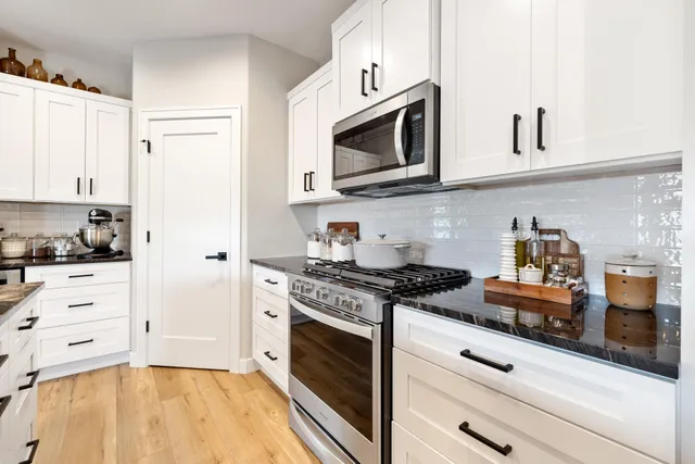 $374,500 | 1867 Woodland Way, Unit 4214, Slinger, WI 53086