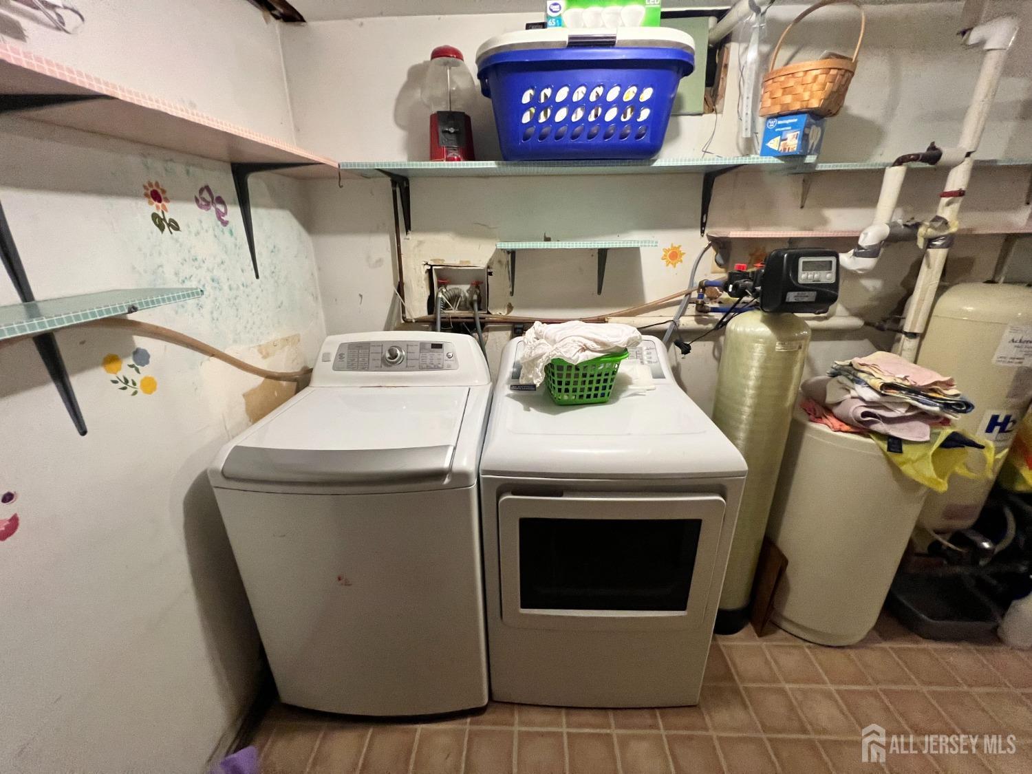 283 Rudetown Road Hamburg, NJ 07419 - Photo 28 of 38 a utility room with dryer and washer
