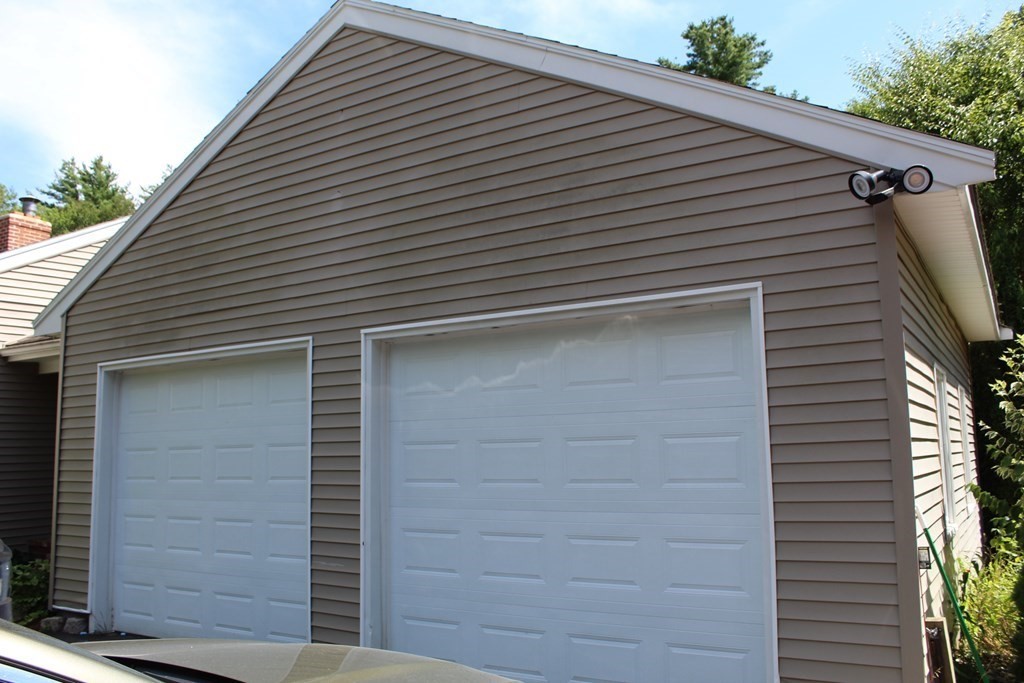 46 Quaker Lane Rochester, MA 02770 - Photo 3 of 25 a view of a house with a garage