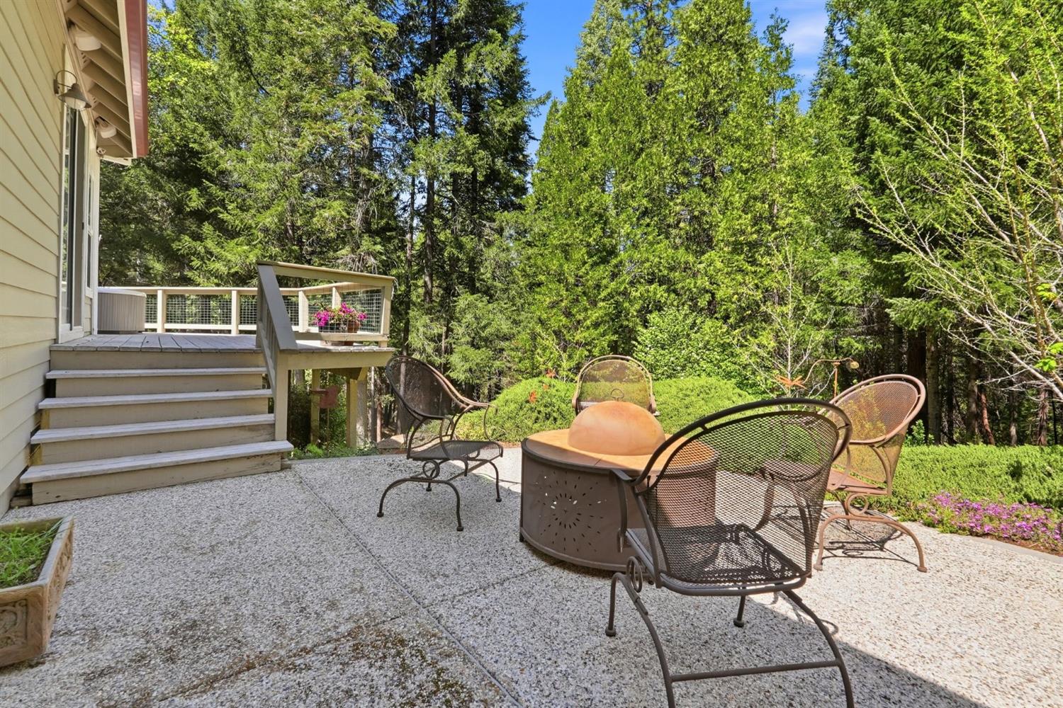 10711 Murchie Mine Road Nevada City, CA 95959 - Photo 53 of 71 a view of a chairs and table in the patio