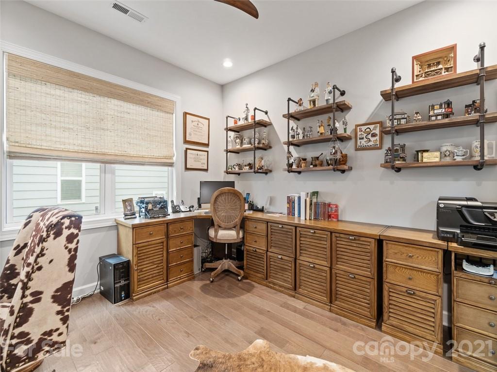2822 Walker Road Matthews, NC 28105 - Photo 20 of 47 a room with furniture