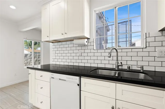 $4,000 | 3367 West 152nd Street, Gardena, CA 90249