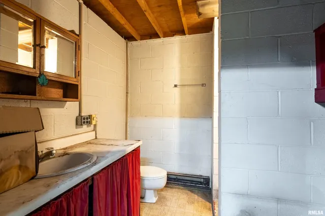 $225,000 | 5320 Saraville Road, Creal Springs, IL 62922