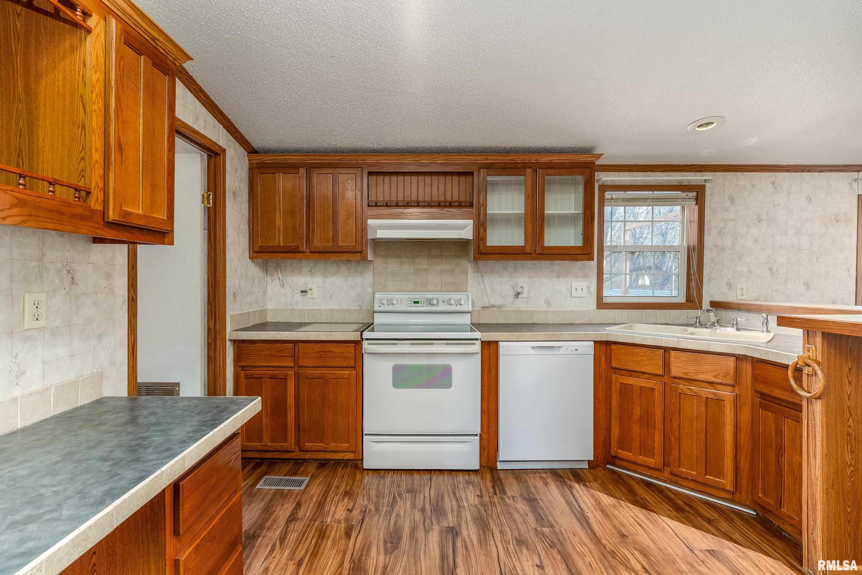 5320 Saraville Road Creal Springs, IL 62922 - Photo 10 of 47