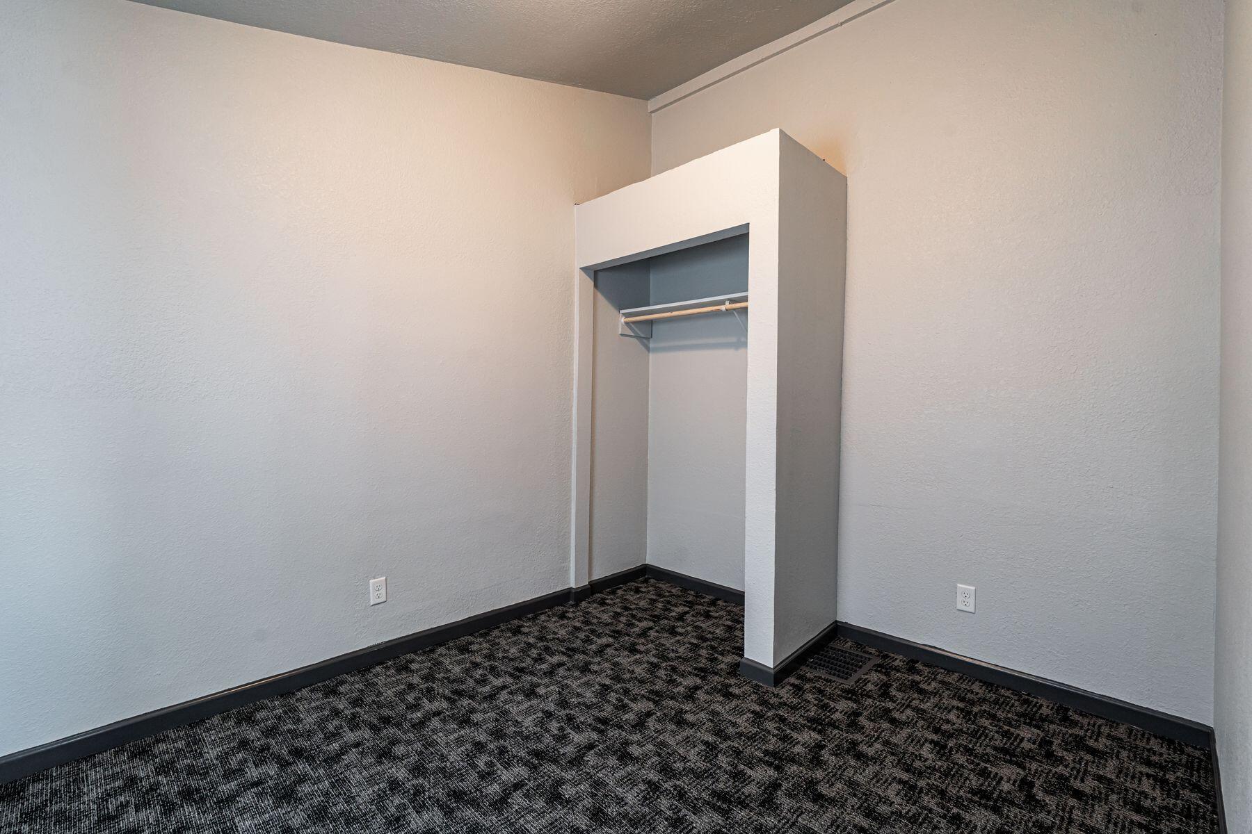 547 North 25th Street Milwaukee, WI 53233 - Photo 18 of 27 Bedroom 3