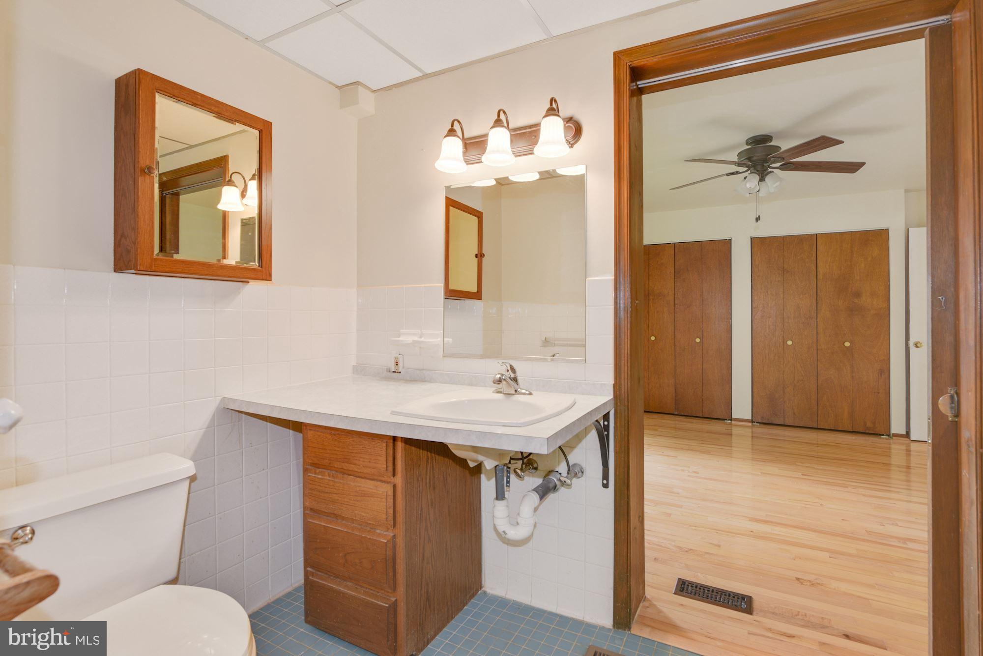 13 Hunters Drive Mount Laurel, NJ 08054 - Photo 14 of 32 Handicap accessible Ensuite Bath