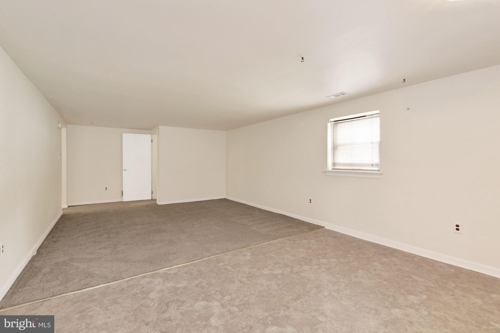 13 Hunters Drive Mount Laurel, NJ 08054 - Photo 22 of 32 Large Family Room