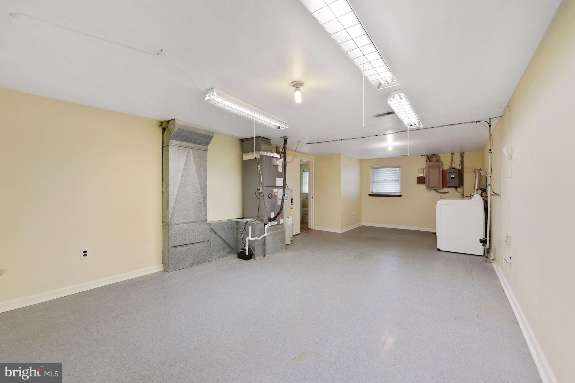 13 Hunters Drive Mount Laurel, NJ 08054 - Photo 27 of 32 Large Laundry Room