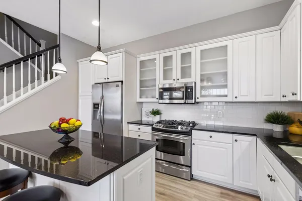 $475,000 | 1589 Niles Avenue, Unit 6, St. Paul, MN 55116