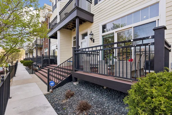 $475,000 | 1589 Niles Avenue, Unit 6, St. Paul, MN 55116